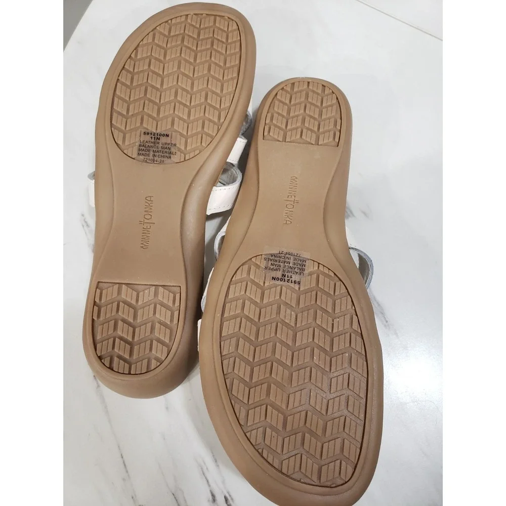 NEW NO BOX Minnetonka Sunny Thong Leather Slip On Thong Sandals WOMENS 11 NARROW